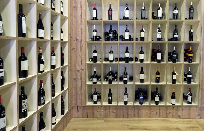 Conoce todo sobre la vinoteca Vino & Más